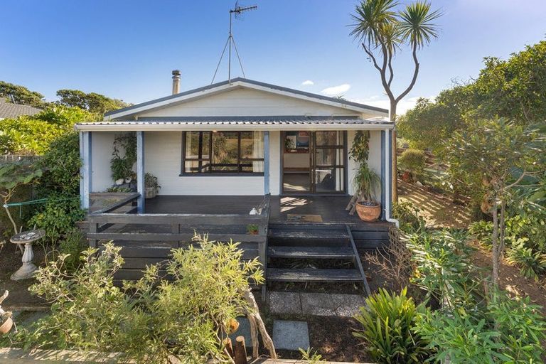 Photo of property in 4 Moana Street, Otaki Beach, Otaki, 5512