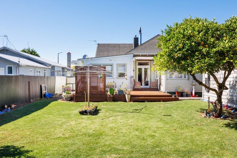 Photo of property in 93 Featherston Street, Takaro, Palmerston North, 4412