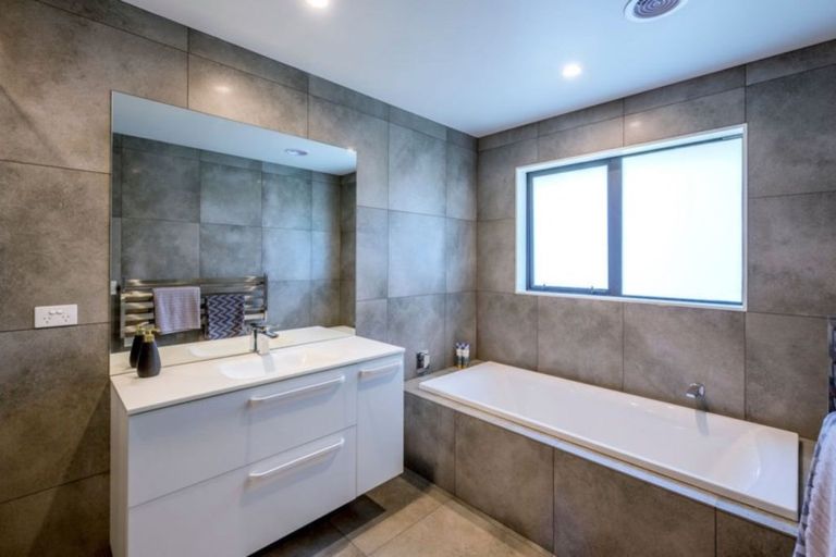 Photo of property in 40 San Priamo Place, Paraparaumu Beach, Paraparaumu, 5032