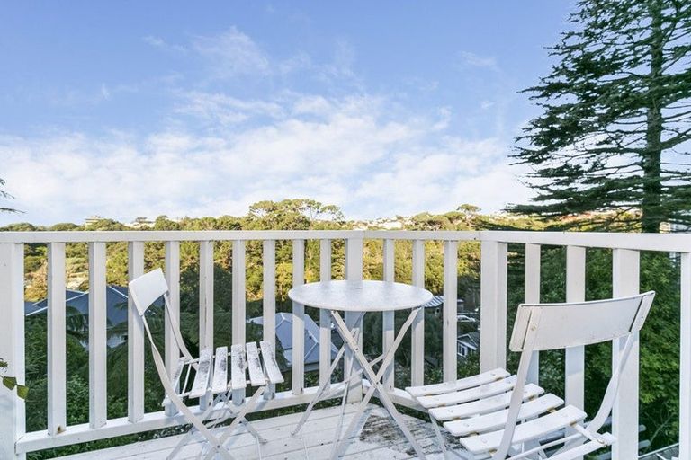 Photo of property in 61 Garden Road, Northland, Wellington, 6012