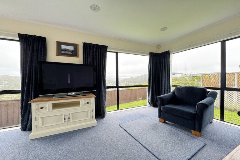 Photo of property in 16 Cathie Place, Karori, Wellington, 6012