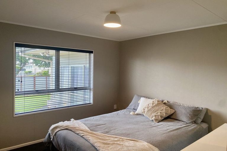 Photo of property in 127 Apollo Parade, Milson, Palmerston North, 4414