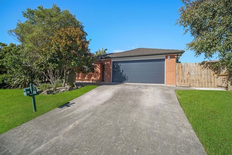 Photo of property in 178 Keri Vista Rise, Papakura, 2110