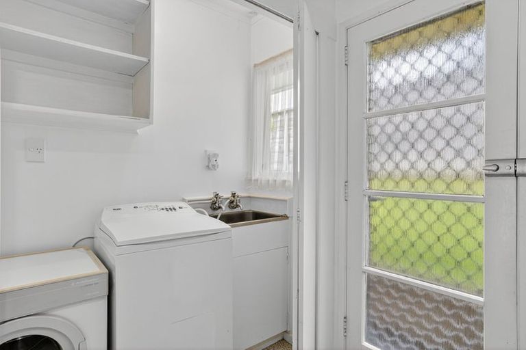 Photo of property in 1/7 Dakota Avenue, Beach Haven, Auckland, 0626