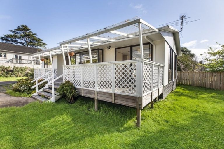 Photo of property in 3175 Great North Road, New Lynn, Auckland, 0600