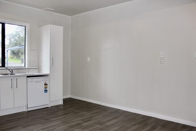 Photo of property in 28a Humphrey Kemp Avenue, Henderson, Auckland, 0612