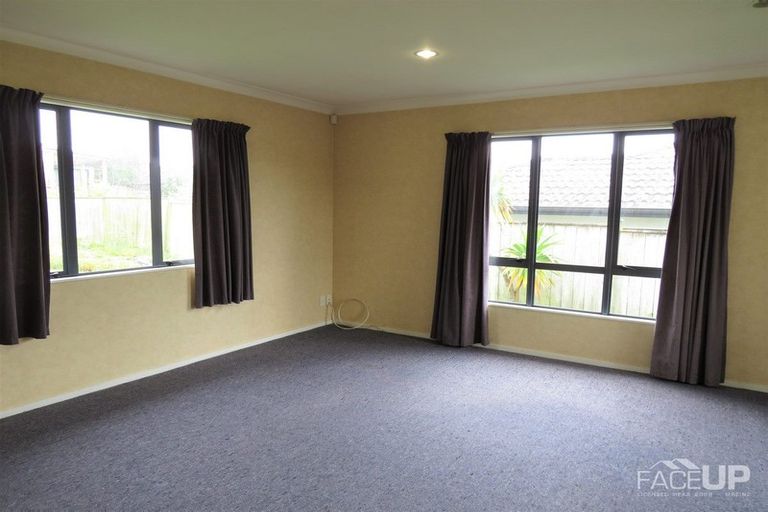 Photo of property in 26 Reybert Place, Massey, Auckland, 0614