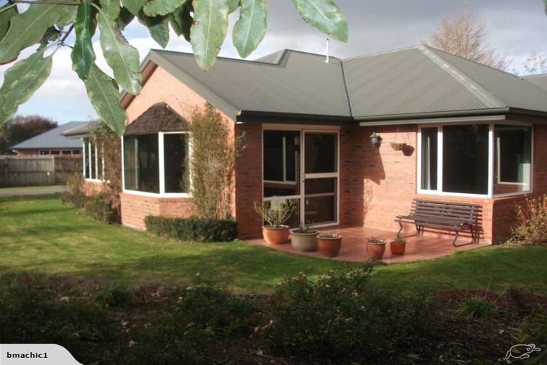 Photo of property in 2 Harrod Place, Rangiora, 7400