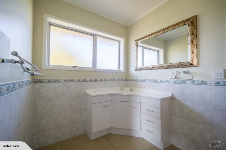 Photo of property in 1/6 Pamela Place, New Lynn, Auckland, 0600