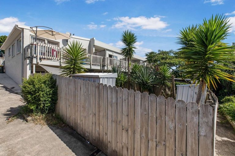 Photo of property in 15/242 Great North Road, Henderson, Auckland, 0612
