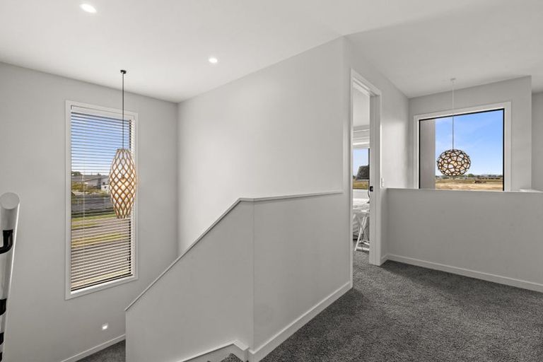 Photo of property in 24 Aspiring Drive, Poraiti, Napier, 4112