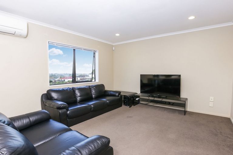 Photo of property in 20 Exotic Place, Massey, Auckland, 0614