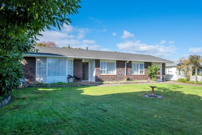 Photo of property in 6 Paretai Grove, Waikanae, 5036