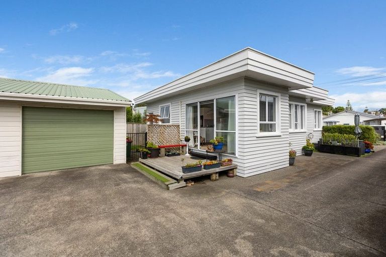 Photo of property in 5 Rainsford Street, Moturoa, New Plymouth, 4310