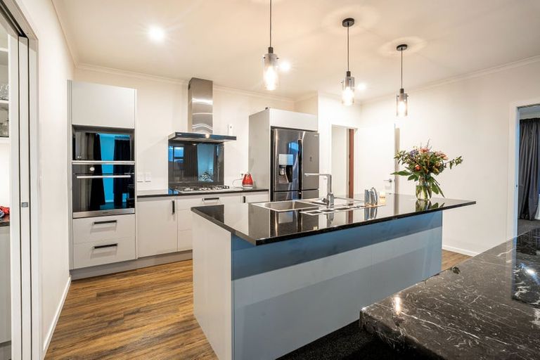 Photo of property in 5 Waitaria Terrace, Aotea, Porirua, 5024