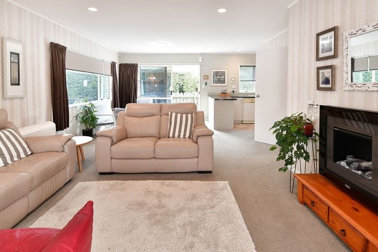 Photo of property in 2/11 Milton Road, Orewa, 0931