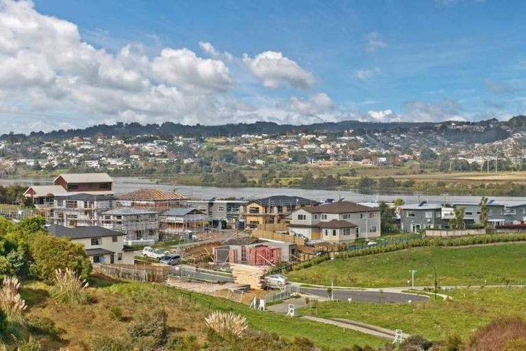 Photo of property in 14 Ascension Crescent, Orewa, 0931