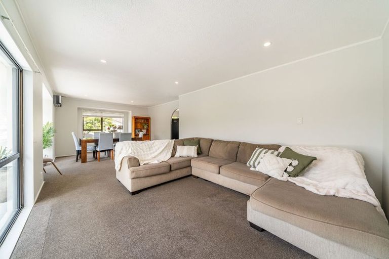 Photo of property in 56 Albatross Close, Whitby, Porirua, 5024