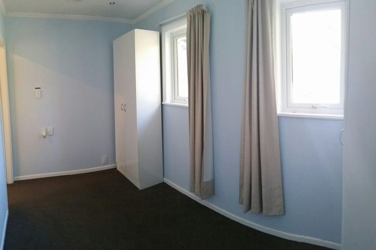 Photo of property in 43 Lyndfield Lane, Newlands, Wellington, 6037