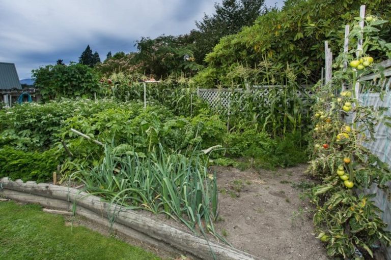 Photo of property in 6 Heuchan Lane, Wanaka, 9305