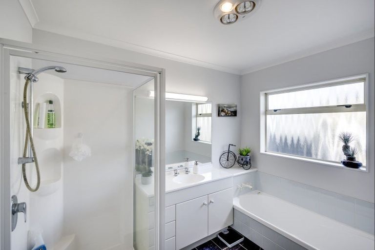 Photo of property in 5 Flemington Place, Taradale, Napier, 4112