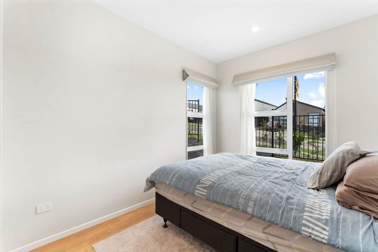 Photo of property in 13 Morus Road, Massey, Auckland, 0614