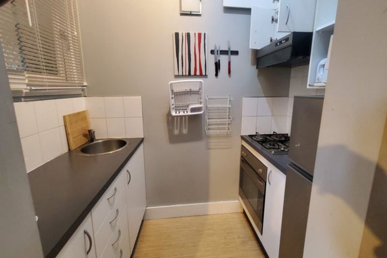 Photo of property in Devonport Apartments, 23/127 Saint Aubyn Street, New Plymouth, 4310