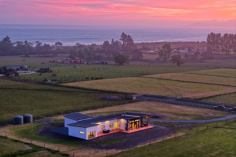 Photo of property in 23 Te Ao Wharepapa Lane, Peketa, 7373