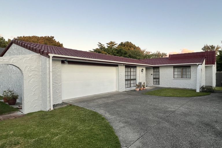 Photo of property in 26 Donzella Place, Conifer Grove, Takanini, 2112