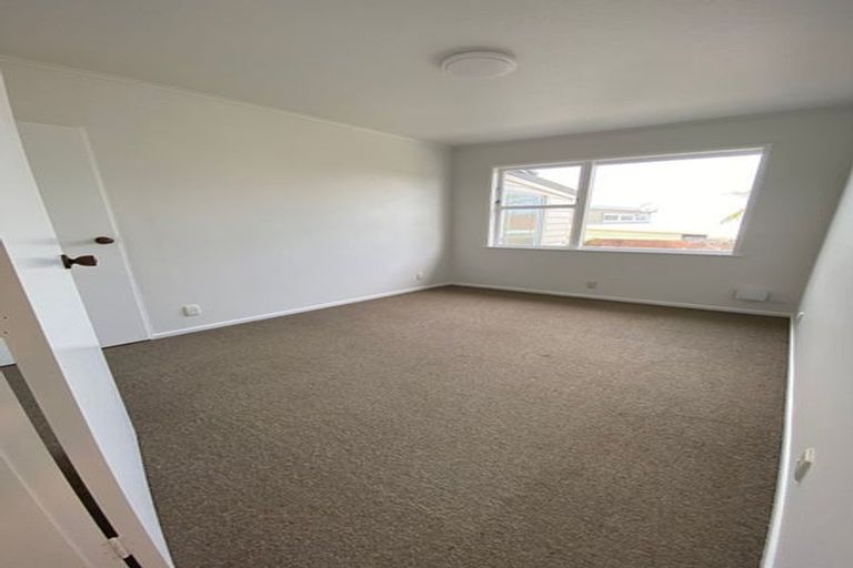 Photo of property in 1 Flint Way, Northland, Wellington, 6012