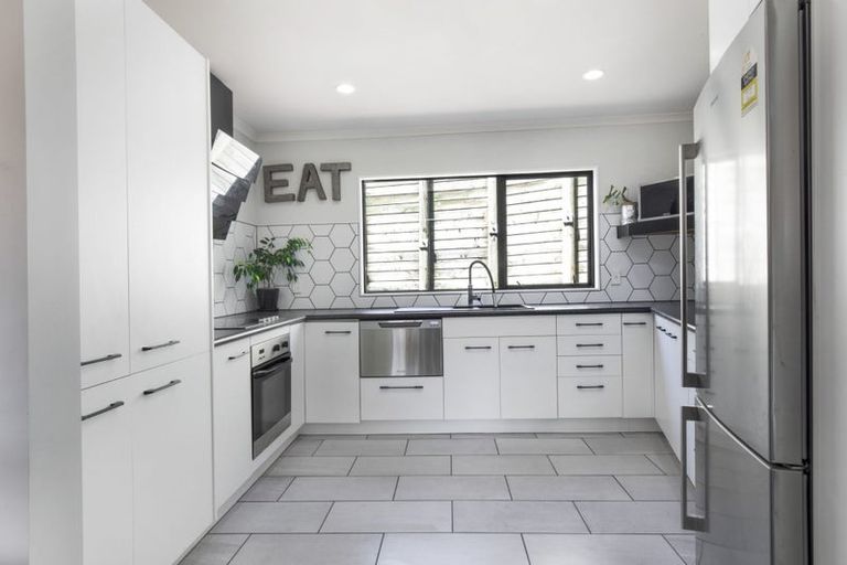 Photo of property in 20 Shackle Lane, Whitby, Porirua, 5024