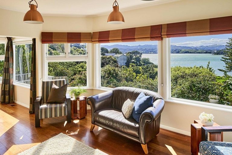 Photo of property in 2 Seaview Road, Paremata, Porirua, 5024