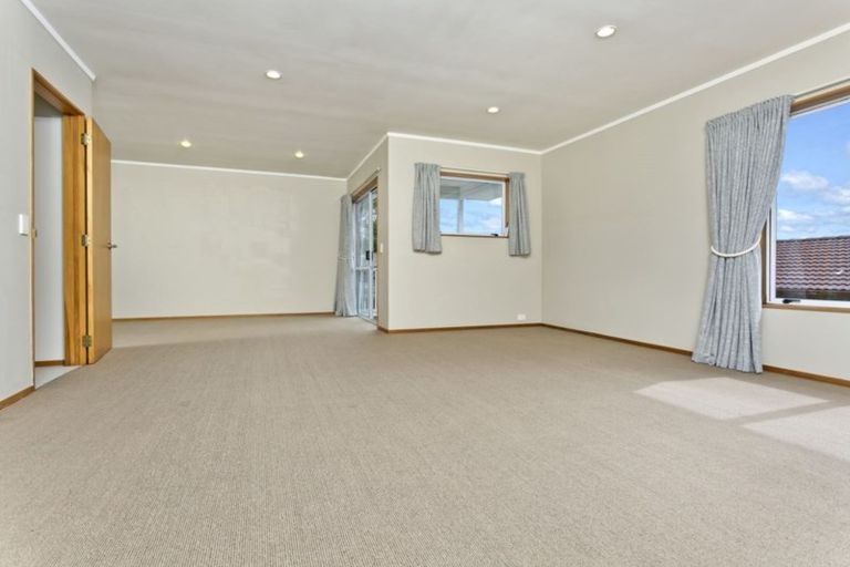 Photo of property in 6 Chedworth Drive, Glenfield, Auckland, 0629