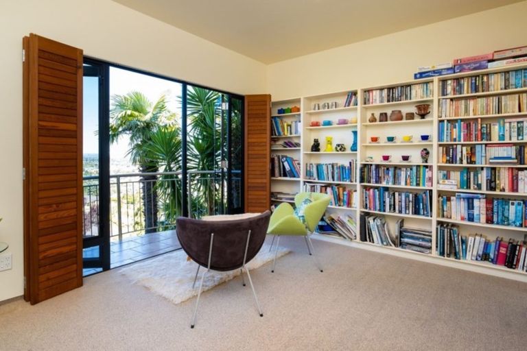 Photo of property in 32 Cumberland Rise, Taradale, Napier, 4112