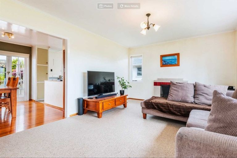 Photo of property in 9 Paton Avenue, Te Atatu South, Auckland, 0610
