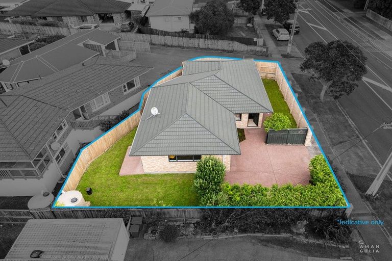 Photo of property in 70a Sturges Road, Henderson, Auckland, 0612
