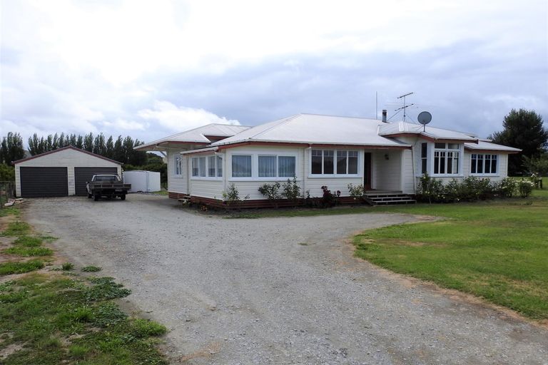 Photo of property in 17 Cemetery Road, Patutahi, Gisborne, 4072