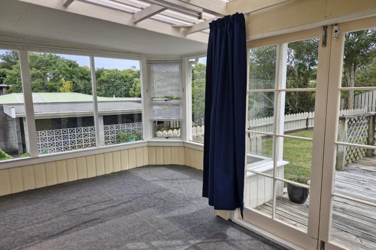 Photo of property in 5 Hillside Crescent, Westown, New Plymouth, 4310