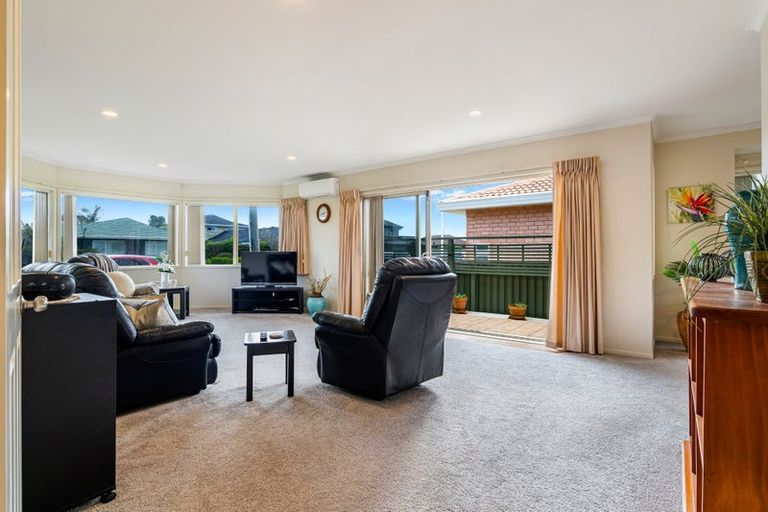 Photo of property in 15 Alice Avenue, Orewa, 0931
