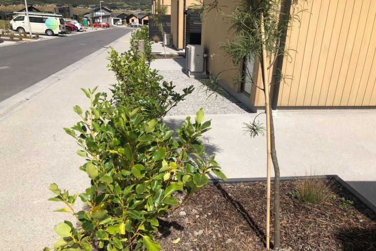 Photo of property in 62 Casterway Crescent, Jacks Point, 9371