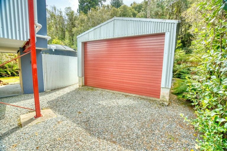 Photo of property in 17 Korua Street, Moana, 7872