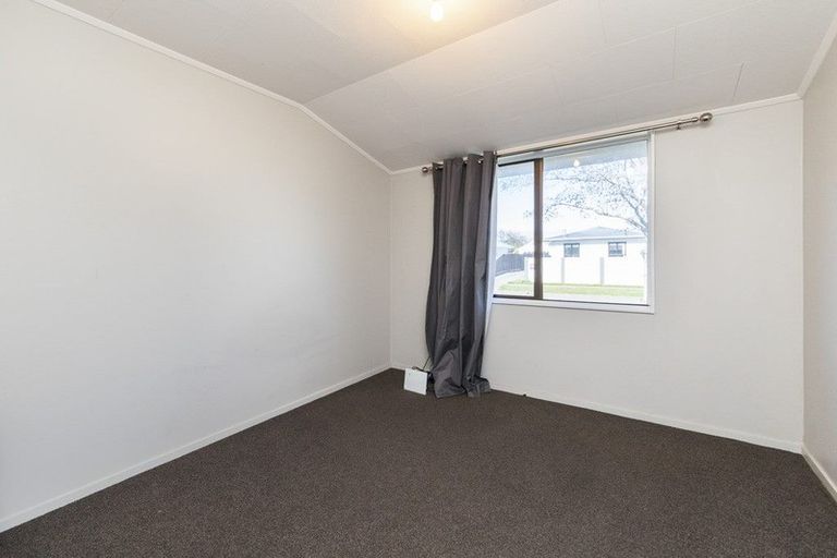 Photo of property in 31 Peter Hall Drive, Kelvin Grove, Palmerston North, 4414