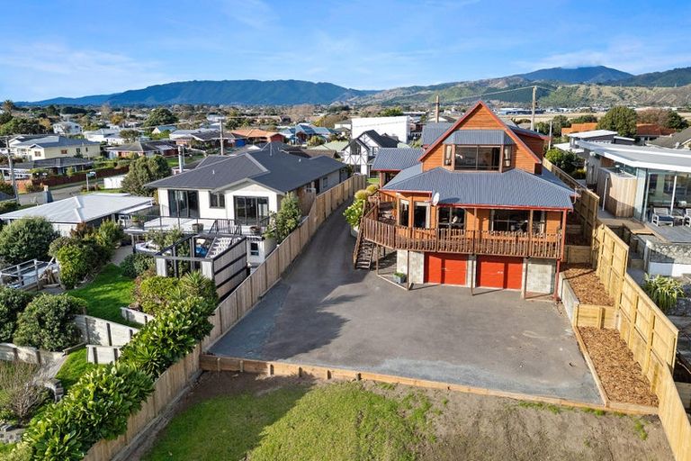 Photo of property in 128 Seaview Road, Paraparaumu Beach, Paraparaumu, 5032