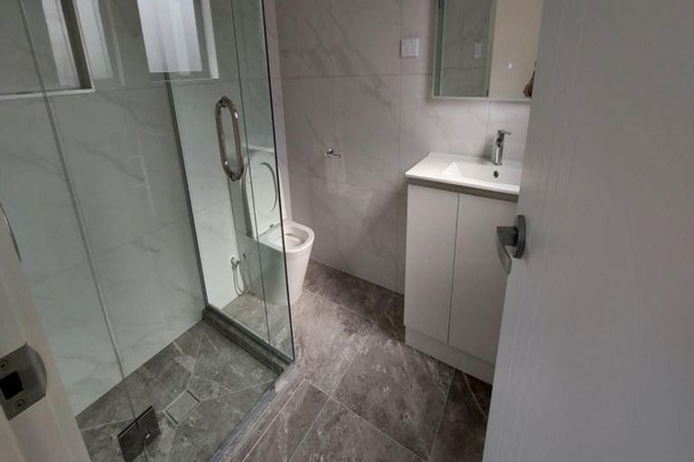 Photo of property in 708b Te Atatu Road, Te Atatu Peninsula, Auckland, 0610