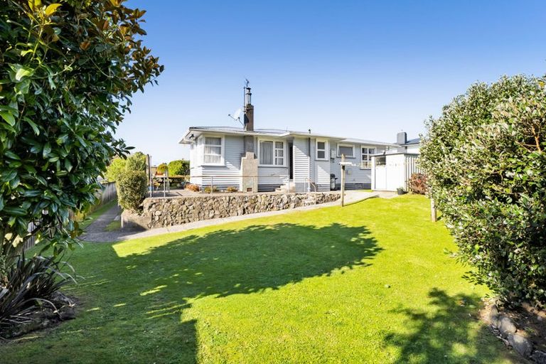 Photo of property in 6 Mahoe Street, Strandon, New Plymouth, 4312