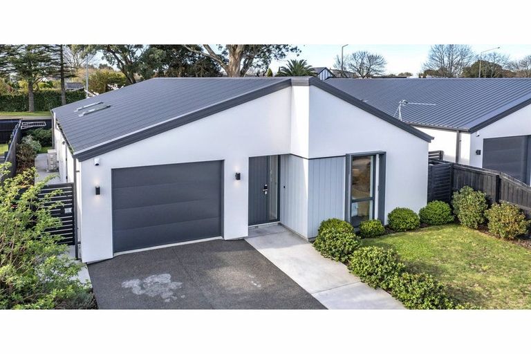 Photo of property in 16 Horoeka Street, Avonhead, Christchurch, 8042