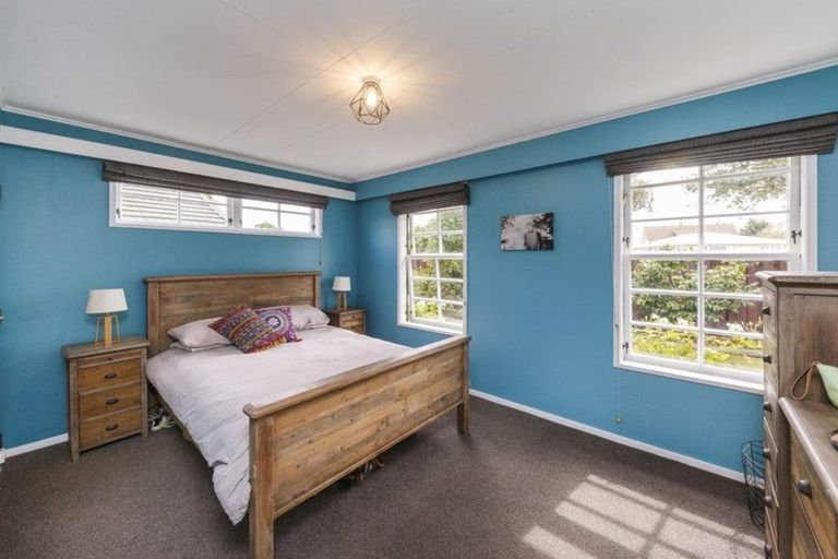 Photo of property in 10 Rhodes Drive, Kelvin Grove, Palmerston North, 4414