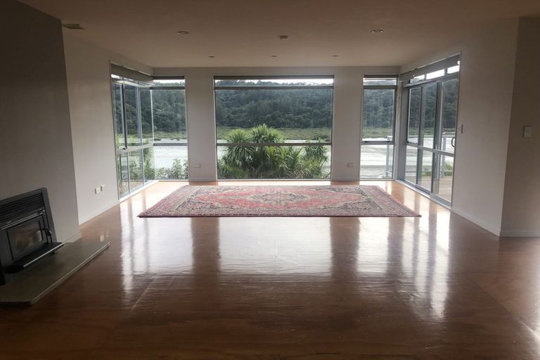 Photo of property in 9 Okura River Road, Okura, Albany, 0792