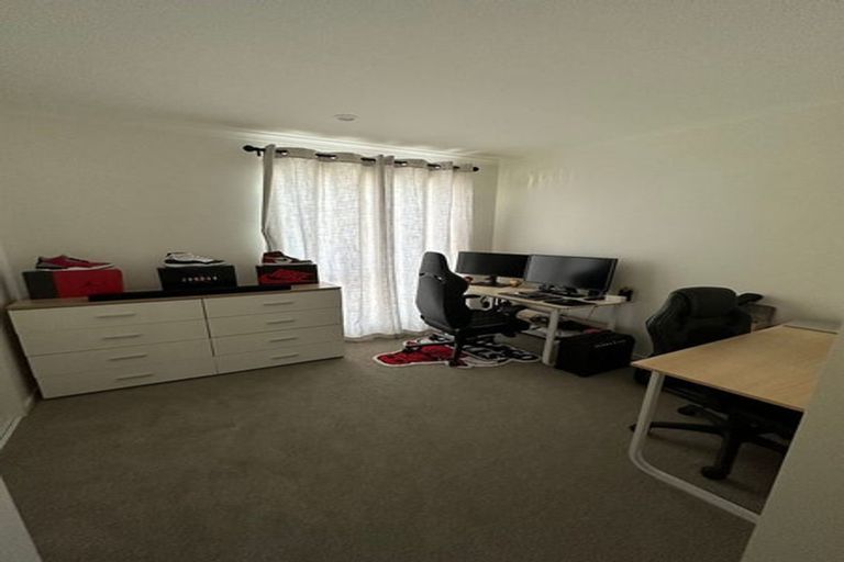 Photo of property in 34 Waipuhinui Way, Wiri, Auckland, 2104