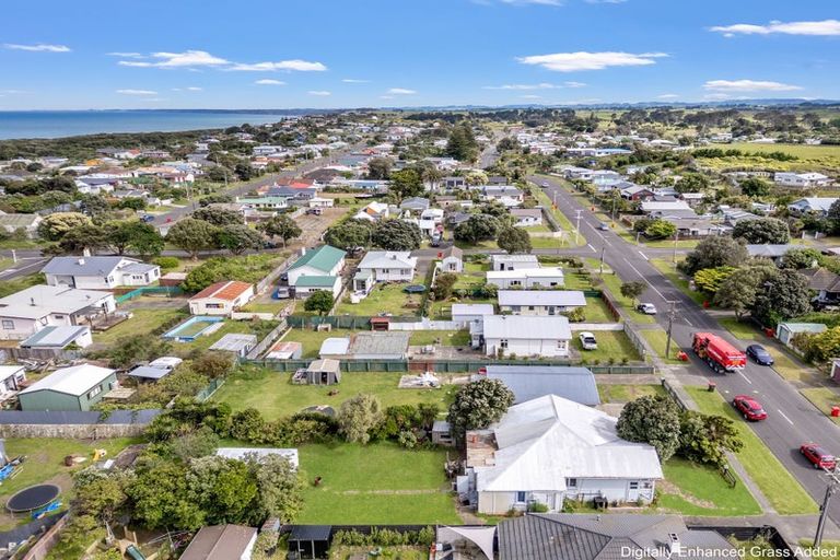 Photo of property in 115 Cornfoot Street, Castlecliff, Whanganui, 4501